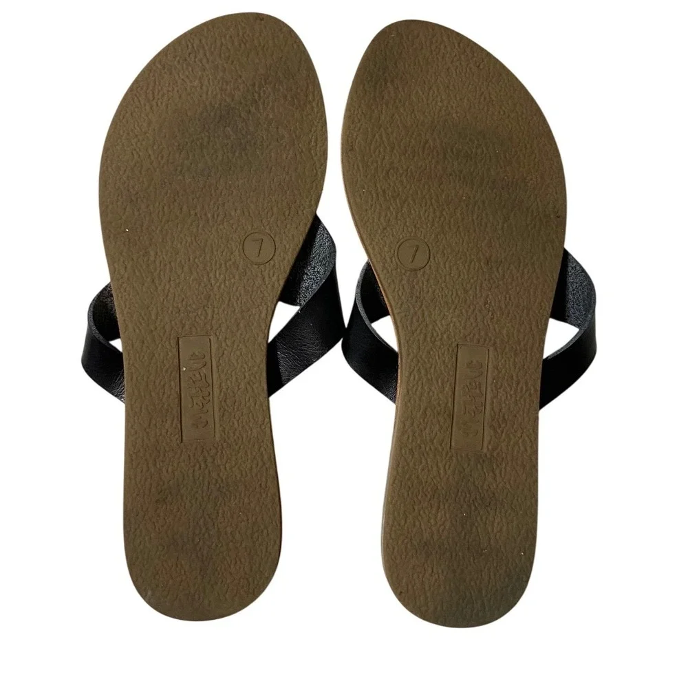Madpole Black Thong Sandals Womens Size 7 Flat Flip Flops Minimalist Summer Shoe